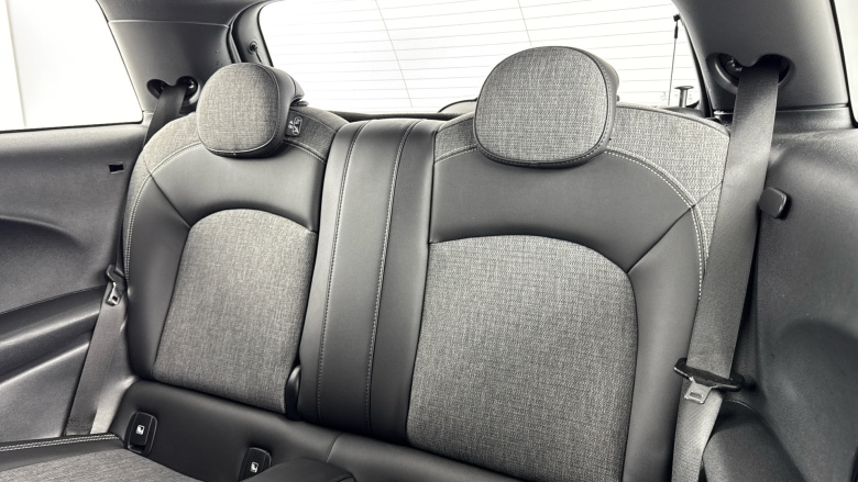 MINI Hatchback 135kW Cooper S Level 2 33kWh 3dr Auto Electric Hatchback